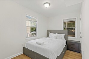 Internet, bed sheets - Sultan MAIN · Metro | Location | Convenience | Budget | 3 queen (Capitol Heights)