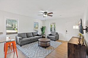 Living area - Sultan MAIN · Metro | Location | Convenience | Budget | 3 queen (Capitol Heights)