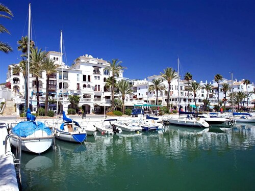 Spacious 4-Bedroom Escape in Viñas del Golf, Casares. Your Perfect Getaway!