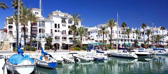 Spacious 4-Bedroom Escape in Viñas del Golf, Casares. Your Perfect Getaway!