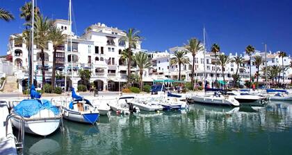 Spacious 4-Bedroom Escape in Viñas del Golf, Casares. Your Perfect Getaway!