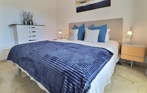 4 bedrooms, iron/ironing board, travel cot, bed sheets - Spacious 4-Bedroom Escape in Viñas del Golf, Casares. Your Perfect Getaway! (Casares)