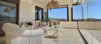 Spacious 4-Bedroom Escape in Viñas del Golf, Casares. Your Perfect Getaway!