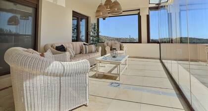 Spacious 4-Bedroom Escape in Viñas del Golf, Casares. Your Perfect Getaway!