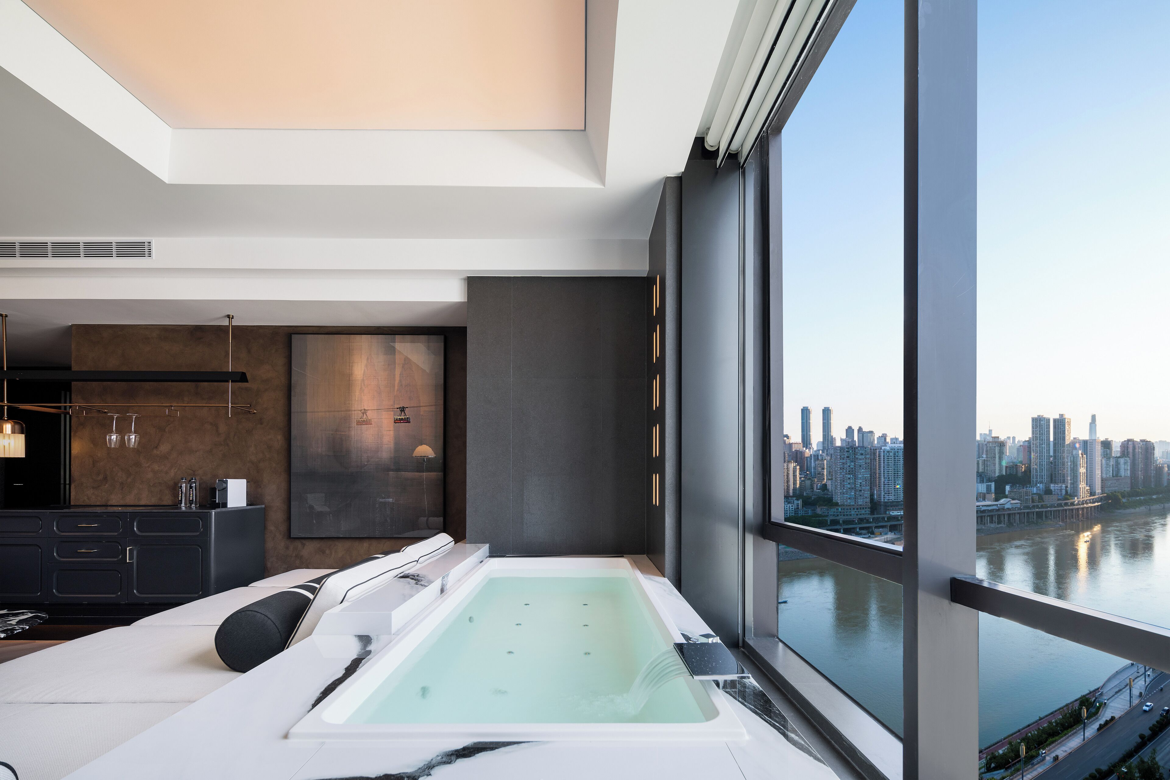 Deluxe Room | In-room safe, desk, laptop workspace, soundproofing