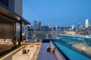 In-room safe, desk, laptop workspace, soundproofing - INDITION Chongqing Jiangbeizui Financial (Chongqing)