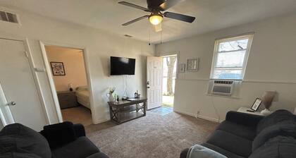 1 bed duplex near downtown Belleville next to heart garden and long story coffee