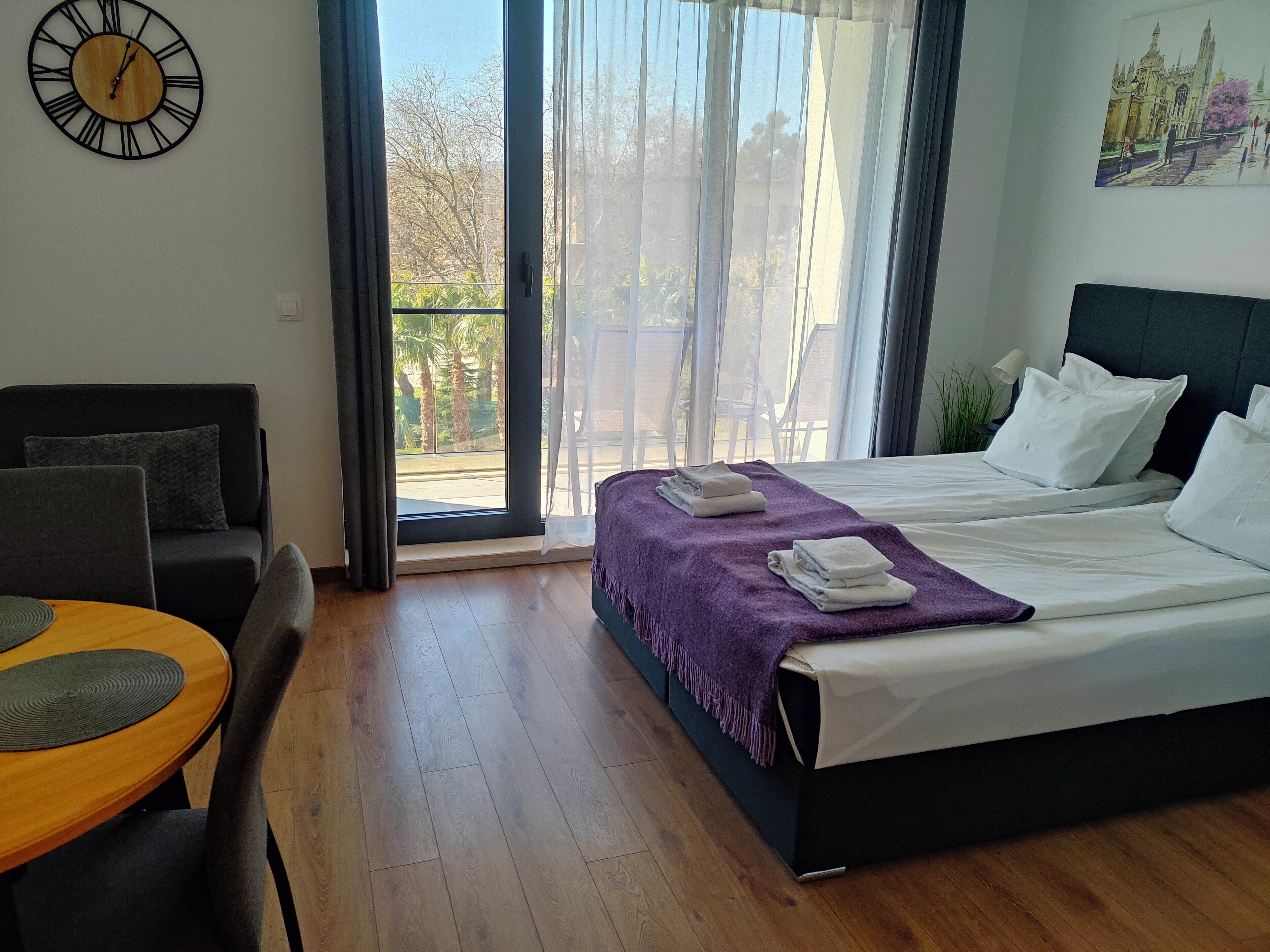 En 55-tommers LED-TV med kabel-kanaler