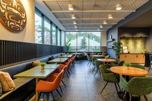 Breakfast and dinner served, American cuisine