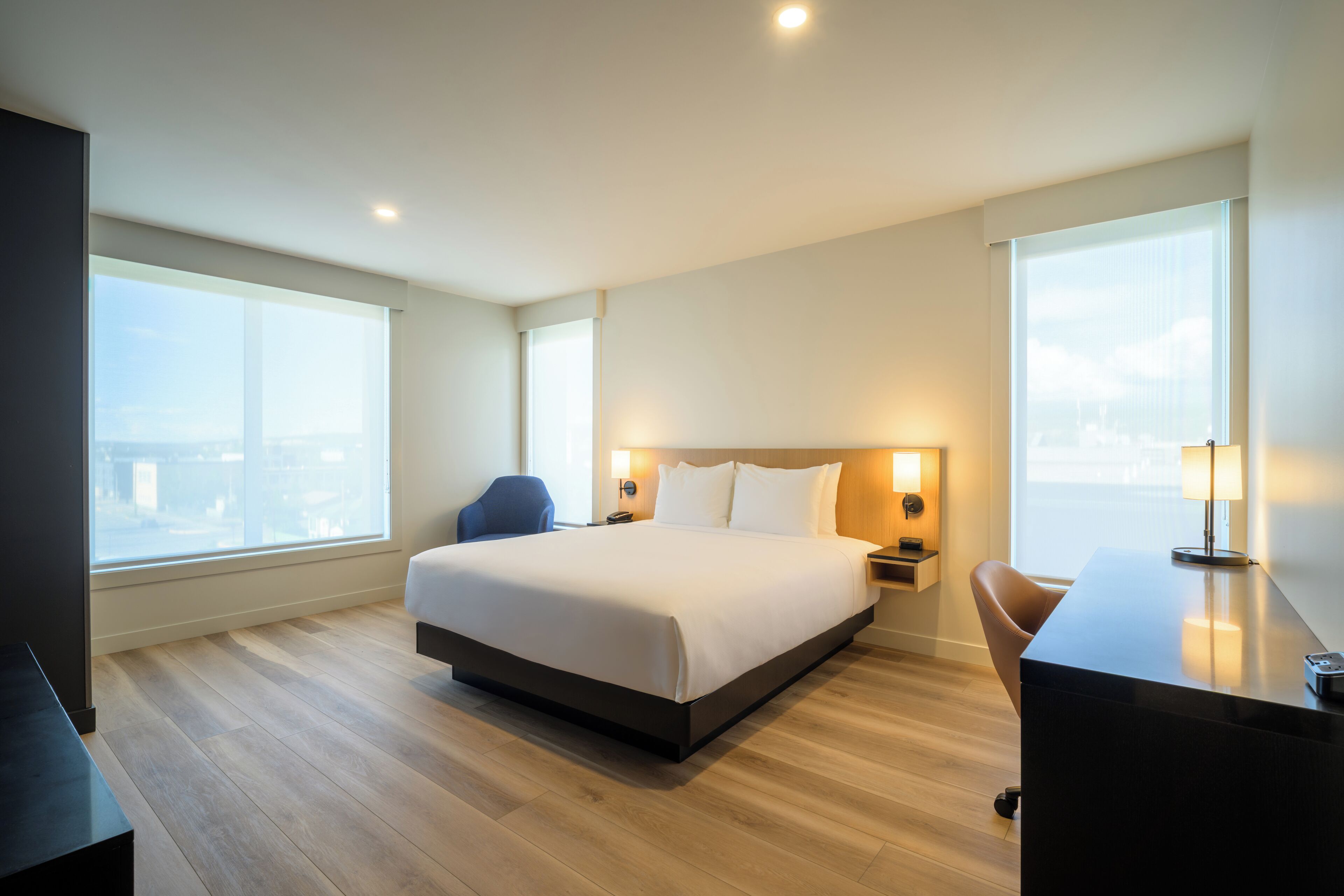 Suite, 1 habitación (High Floor) | Caja de seguridad en la habitación y escritorio 