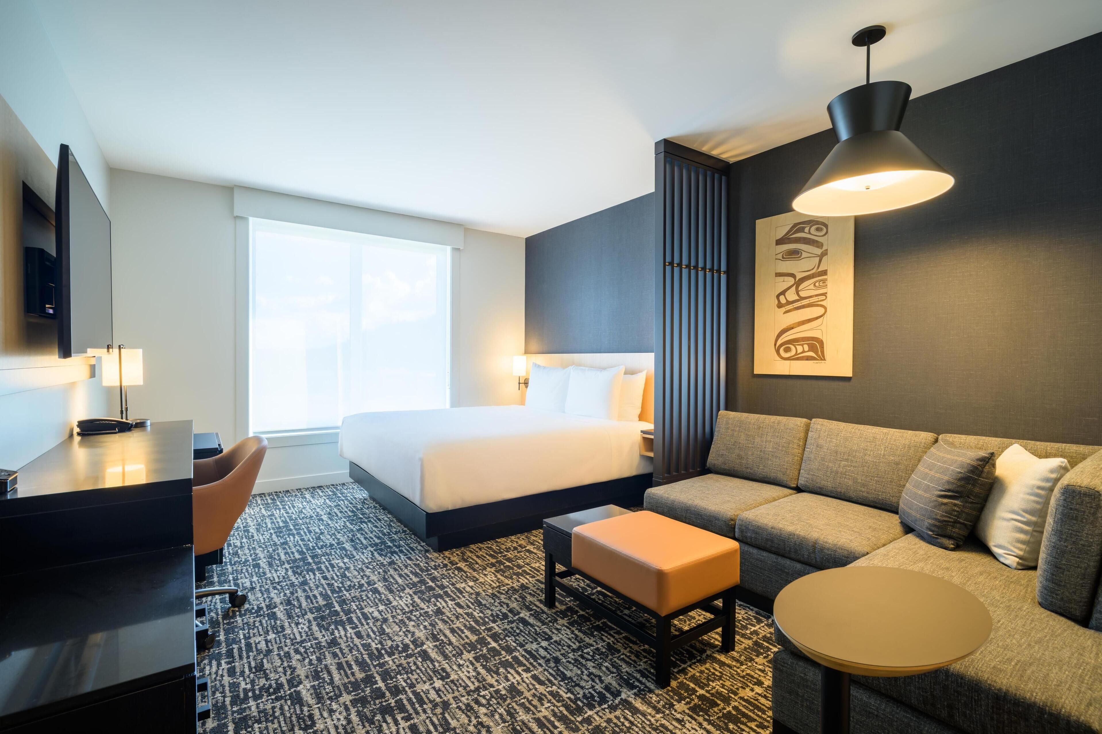 套房, 1 间卧室 (High Floor) | 客房内保险箱、办公桌、笔记本电脑工作区、遮光窗帘