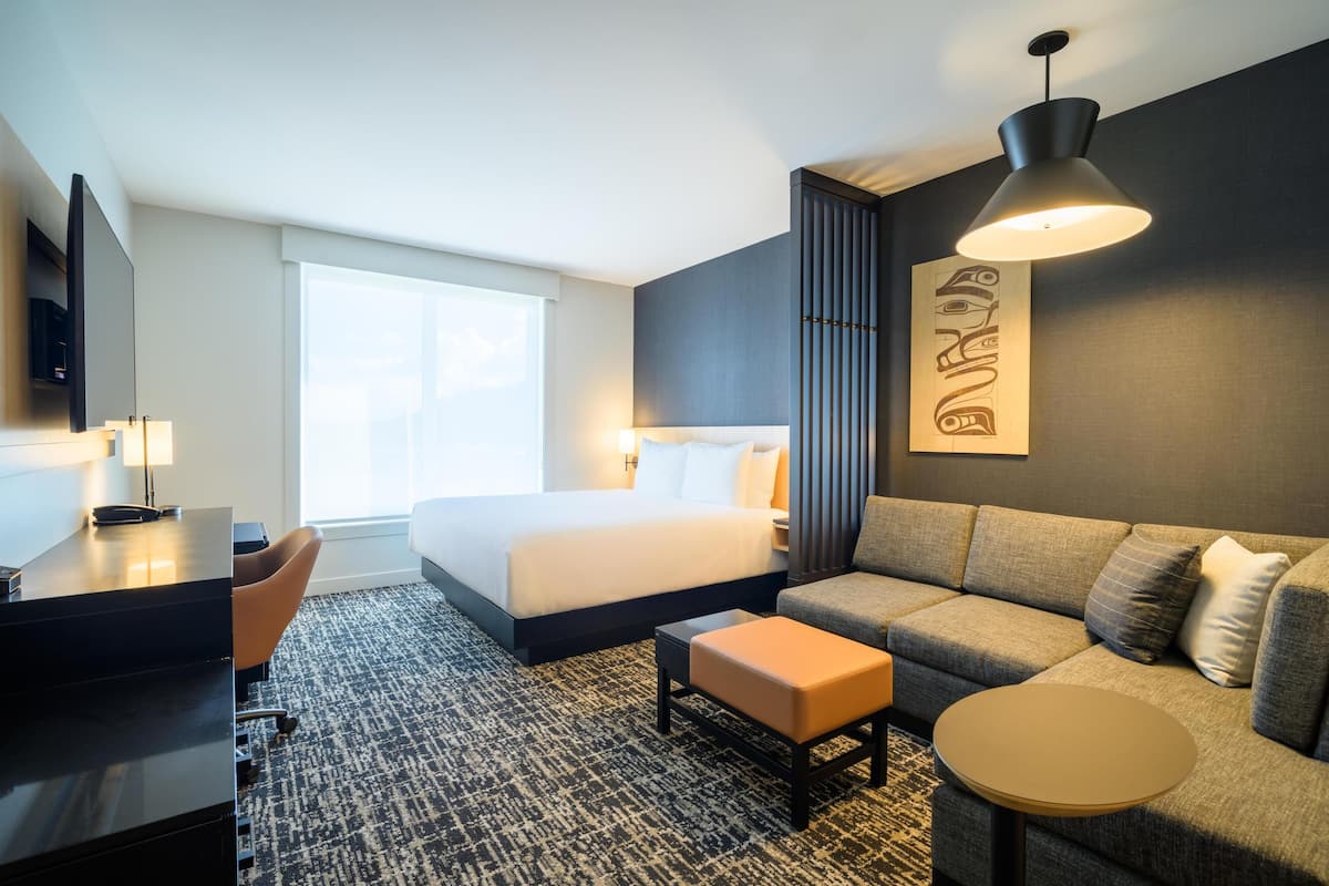 Suite, 1 Bedroom (High Floor) | In-room safe, desk, laptop workspace, blackout drapes