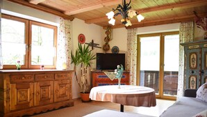 Living room - Apartment in Schonau am Konigsee in Top Location (Schoenau am Koenigssee)