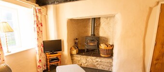 Plas Bach - sleeps 2 guests  in 1 bedroom