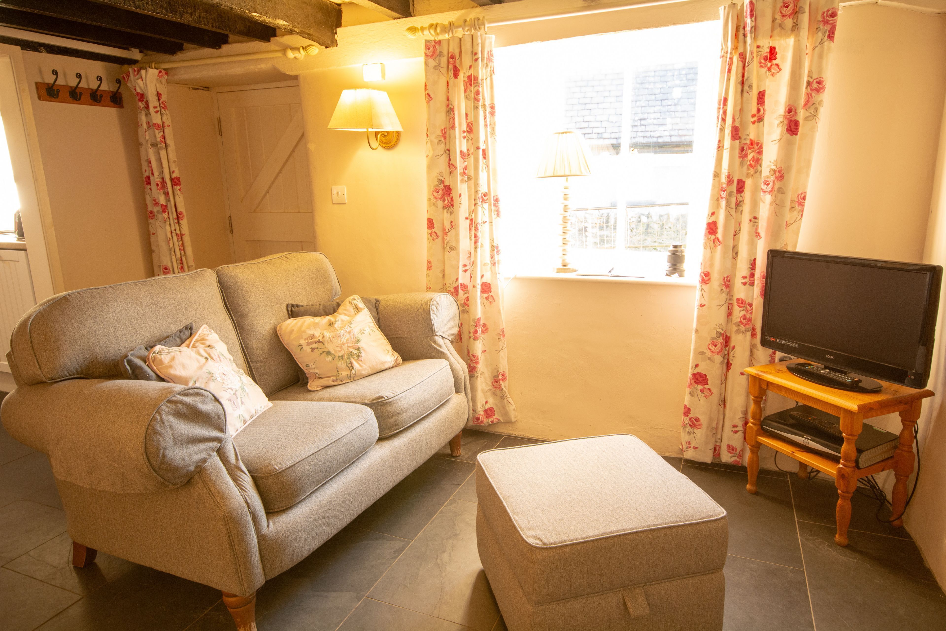Plas Bach - Sleeps 2 Guests  In 1 Bedroom - Trearddur Bay