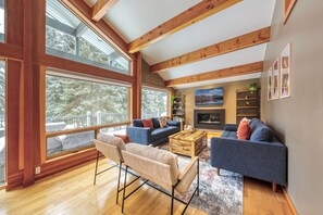 TV, DVD player, books - Ashberry Cabin | 5BR | Hot Tub | Windermere (Area F (Columbia Lake/Windermere Lake))