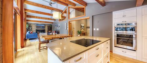 冰箱、微波炉、烤箱、炉灶