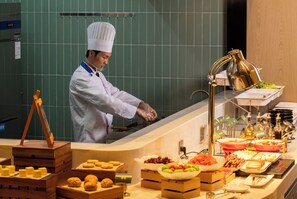 Free daily self-service breakfast