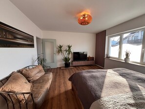 1 bedroom, free WiFi, bed sheets - Apartment 'Dandelion' with Private Terrace and Wi-Fi (Haag)