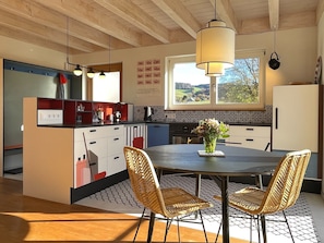 Fridge, oven, stovetop, dishwasher - Waldmeister Room – Your Retreat in the Upper Black Forest (St. Peter)