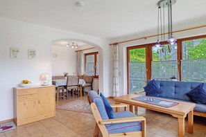 TV, fireplace - Holiday Apartment 'Type B, 70sqm' with Mountain View, Private Terrace and Wi-Fi (Schluchsee)