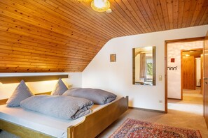 3 bedrooms, free WiFi, bed sheets