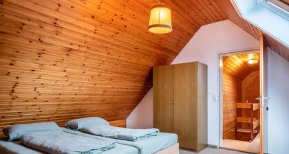 Ferienwohnung 'Irmgard' mit Bergblick, Balkon und Wi-Fi