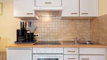 KylskÄp, mikrovÄgsugn, ugn och spishÀll