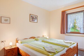 1 quarto, Wi-Fi de cortesia, roupa de cama