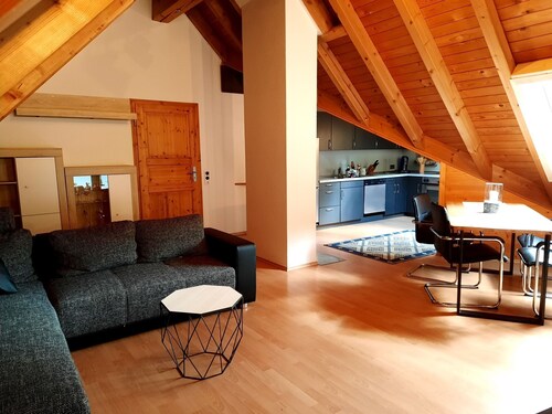 Ferienwohnung 'Schwarzwaldfeder' mit Bergblick, Balkon und Wi-Fi