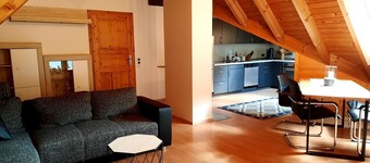 Appartement 'Schwarzwaldfeder' met Uitzicht op de Bergen, Balkon en Wi-Fi