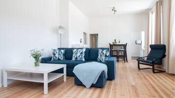 Fernseher, DVD-Player, Stereoanlage