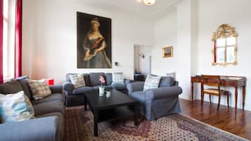 Fernseher, Kamin, DVD-Player, Stereoanlage