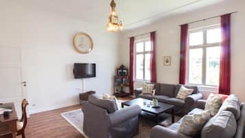 Fernseher, Kamin, DVD-Player, Stereoanlage