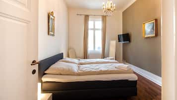 3 slaapkamers, een strijkplank/strijkijzer, gratis wifi, beddengoed