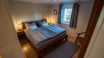 8 bedrooms, iron/ironing board, free WiFi, bed sheets