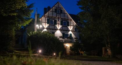 Ferienhaus 'Jachthuus' inmitten der Natur, Vollausstattung, exklusiv, großer Garten, Sauna