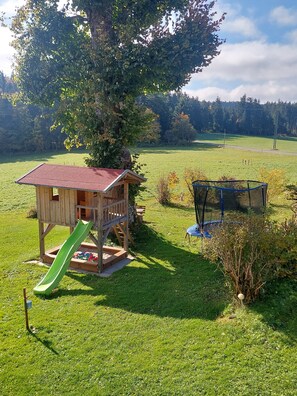 Children’s area - Apartment 'Süßen Häusle' with Shared Garden and Wi-Fi (Breitnau)
