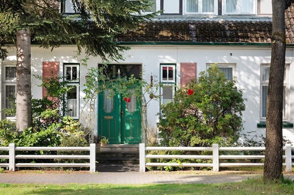 Exterior - Apartment 'Die Kleine' with Private Garden and Wi-Fi (Schneverdingen)
