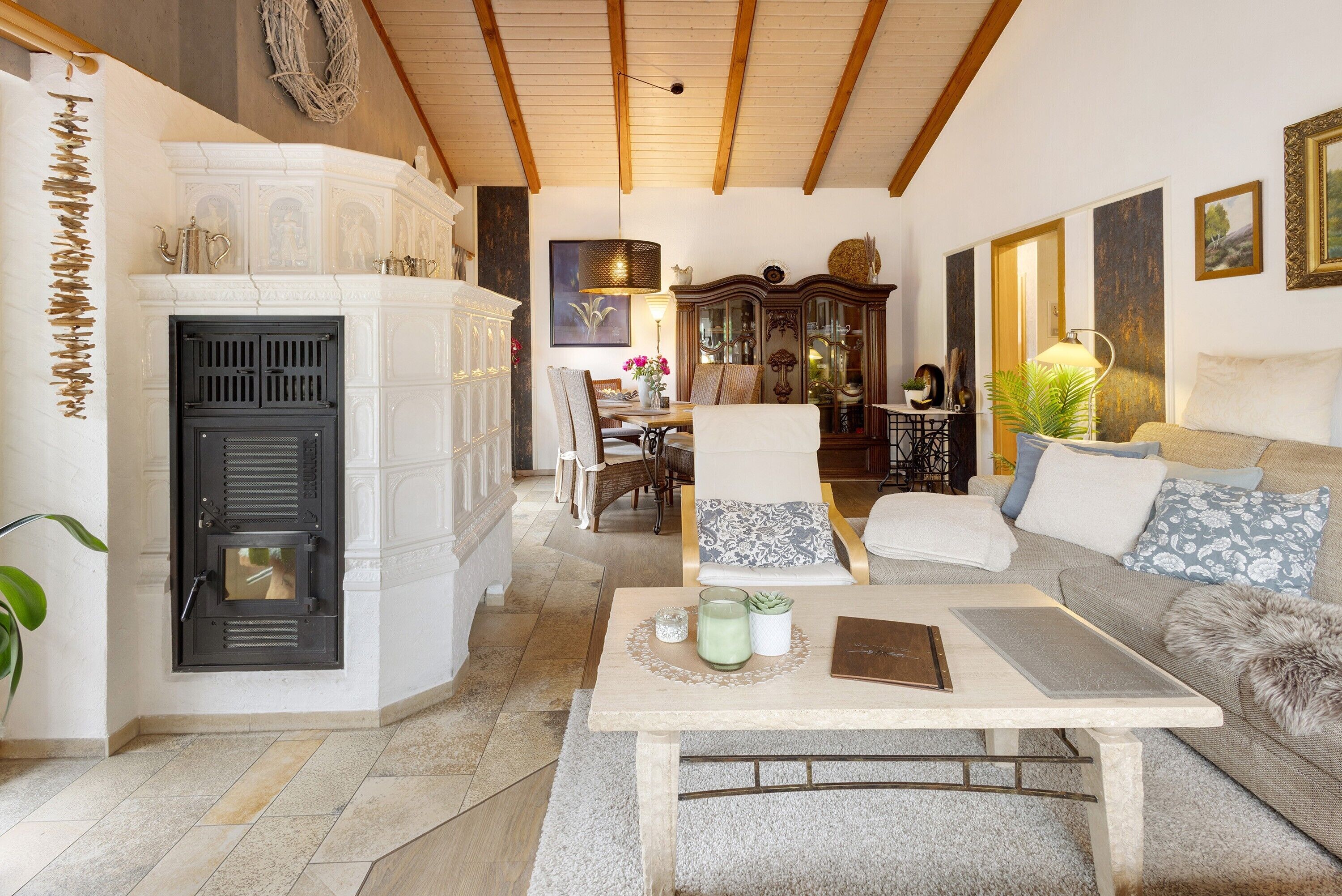 Fernseher, Kamin, DVD-Player, Tischtennisplatte