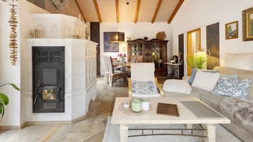 Fernseher, Kamin, DVD-Player, Tischtennisplatte