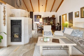 Fernseher, Kamin, DVD-Player, Tischtennisplatte