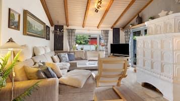 Fernseher, Kamin, DVD-Player, Tischtennisplatte