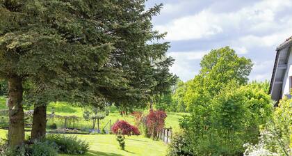 Ferienwohnung 'Zum Plauderbaum' mit privater Terrasse, privatem Garten und privater Außenwhirpool