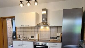 Kaffetrakter/tekoker, kjøleskap, mikrobølgeovn og ovn