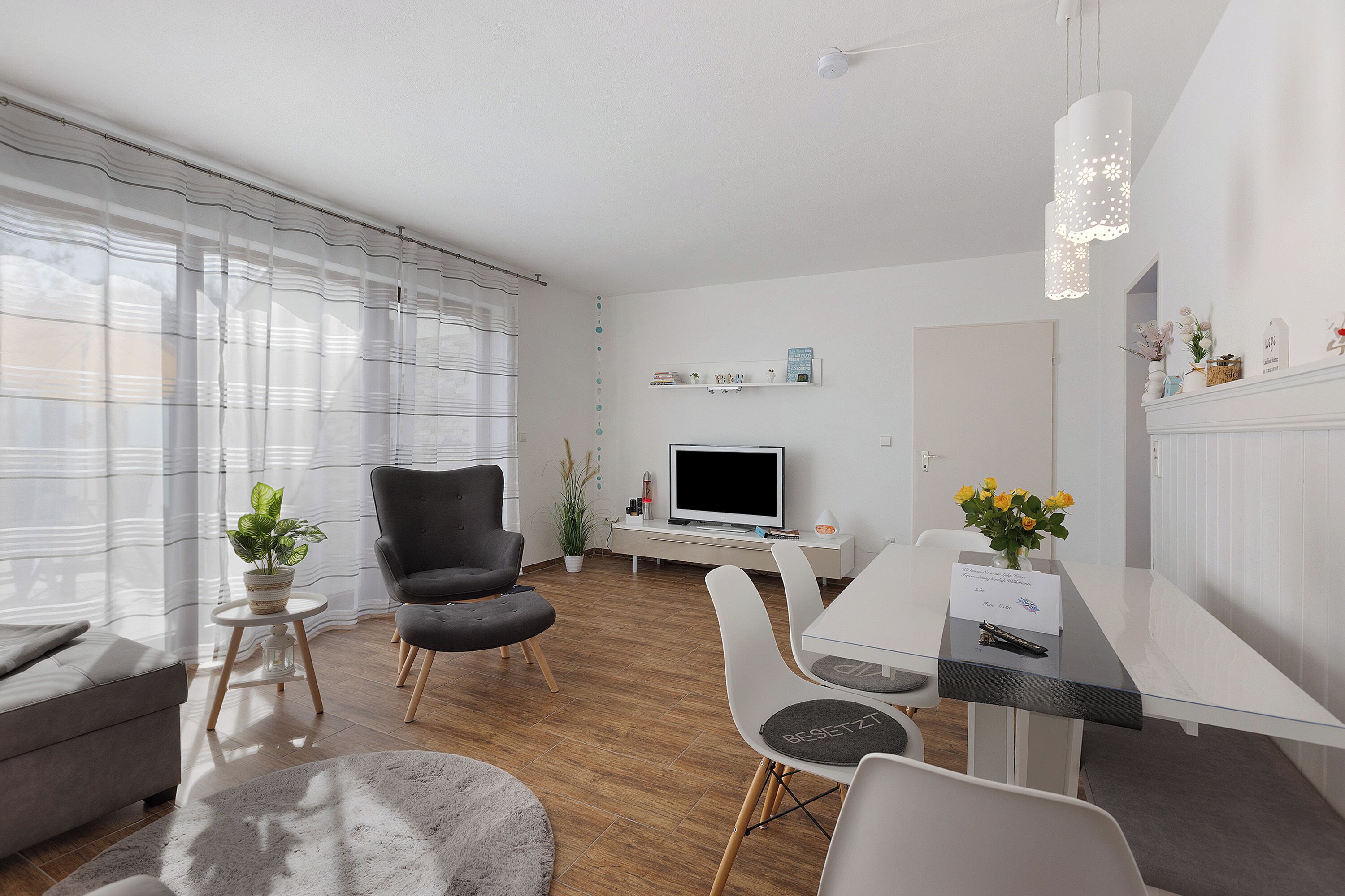 Télévision, jeux vidéo, lecteur de DVD, chaîne hi-fi