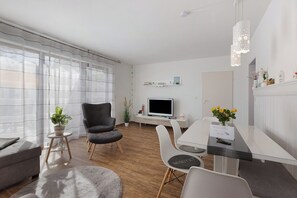 Fernseher, Videospiele, DVD-Player, Stereoanlage