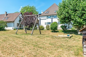 Children's area - Room 'Bodman' with private balcony, shared terrace and Wi-Fi (Salem)