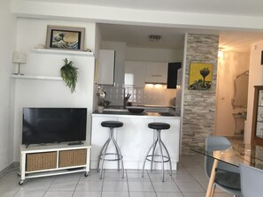 Interior - Comfortable apartment in secure residence 10 minutes' walk from the ocean! (Vaux-sur-Mer)