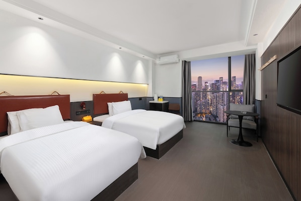 Basic Triple Room, City View | Premium bedding, down comforters, pillowtop beds, desk